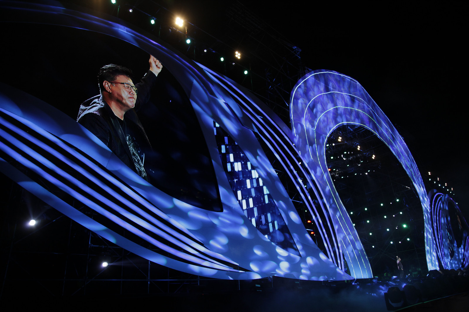 “五一”攬金12億&唱響第三屆四川省春季佛光花海音樂(lè)節(jié)