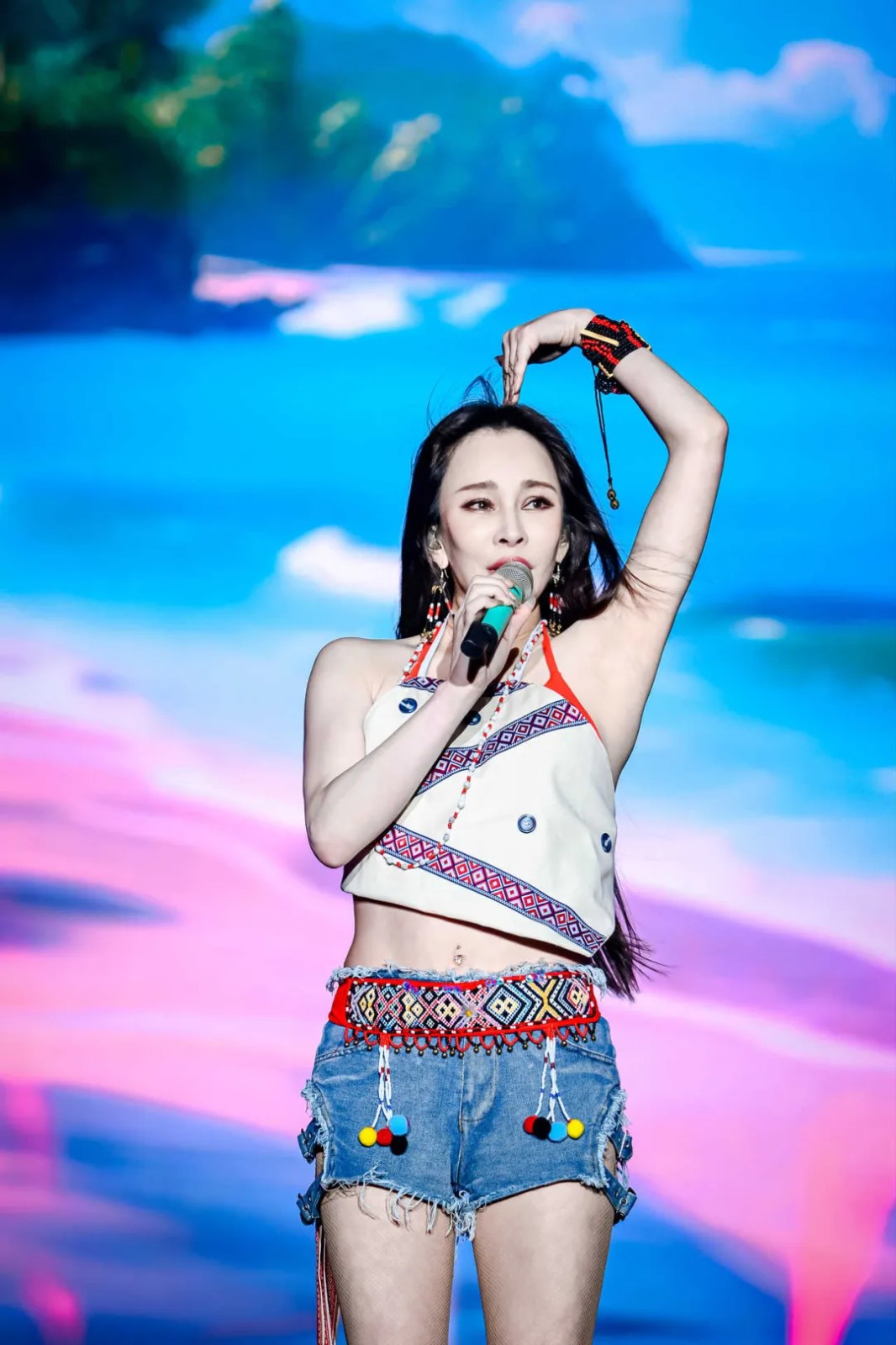 音樂盛宴,綿陽不眠夜!張靚穎領(lǐng)銜眾星,2.5萬+觀眾共襄盛舉!