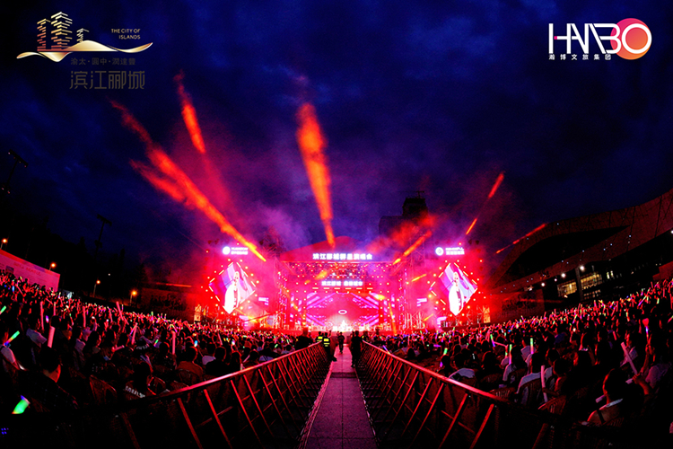 明星演出營銷開業慶典活動策劃案例:成都濱江酈城群星演唱會演出現場 明星演出營銷開業慶典活動策劃案例:成都濱江酈城群星演唱會演出現場
